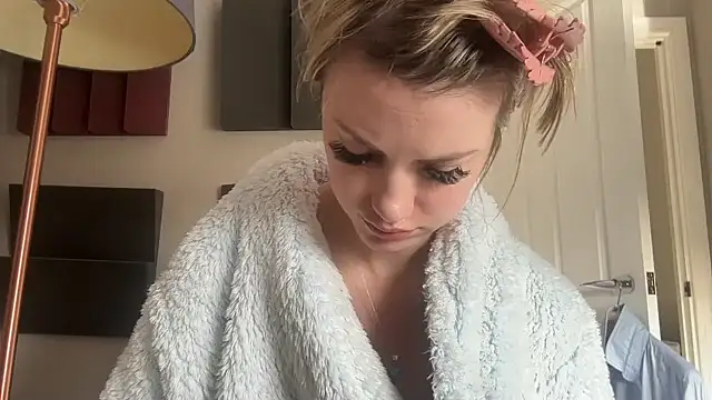 LustfulLuna  online show from 10-28-25, 10:25