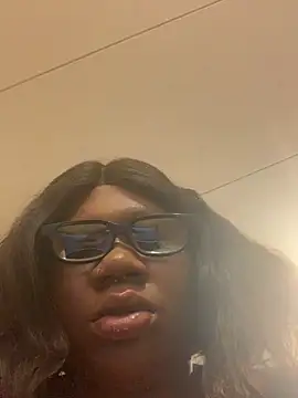 Snapshot of bonbonaumiel chatting on 01-05-25, 02:17 bonbonaumiel online show from 01-05-25, 02:17