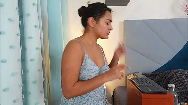 Snapshot of AshiaEkta1 chatting on 02-01-26, 05:38 AshiaEkta1 online show from 02-01-26, 05:38