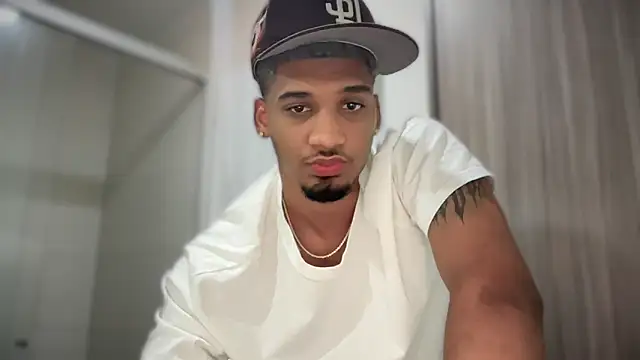 Snapshot of michael_jordanx chatting on 02-28-25, 03:26 michael jordanx online show from 02-28-25, 03:26