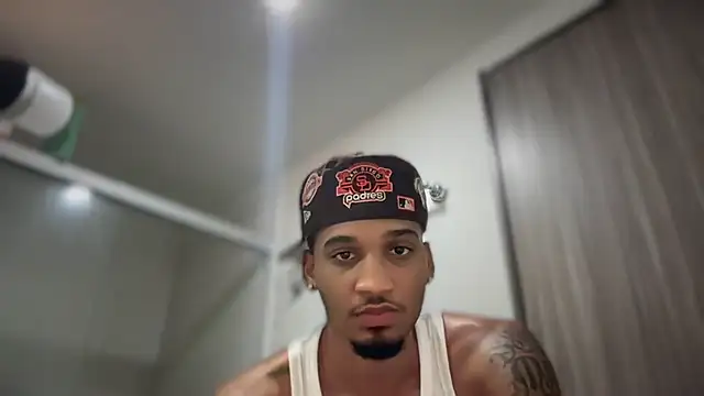 Snapshot of michael_jordanx chatting on 03-04-25, 04:20 michael jordanx online show from 03-04-25, 04:20