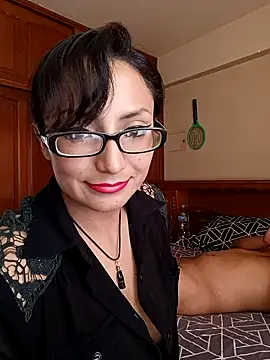 Lucy Chery online show from 12-19-25, 08:33