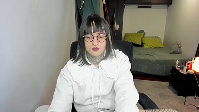 ShiiraVelkor online show from 11-24-25, 09:37