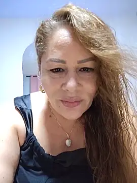 Snapshot of SluttyMilf79 chatting on 06-05-26, 06:18 SluttyMilf79 online show from 06-05-26, 06:18