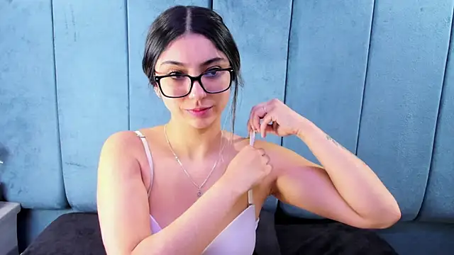 Lucy Anall  online show from 02-04-26, 11:44