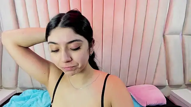 Lucy Anall  online show from 03-11-26, 10:59