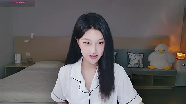 Snapshot of Lucky-baby chatting on 09-23-25, 01:07 Lucky-baby online show from 09-23-25, 01:07