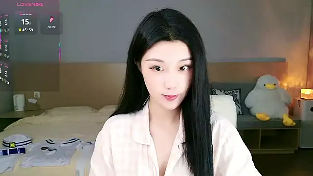 Snapshot of Lucky-baby chatting on 10-16-25, 01:19 Lucky-baby online show from 10-16-25, 01:19
