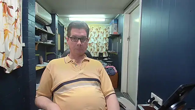 Snapshot of tilobinder chatting on 10-26-25, 02:06 tilobinder online show from 10-26-25, 02:06