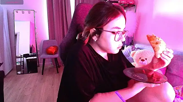 CutiePie3 online show from 03-06-25, 04:08