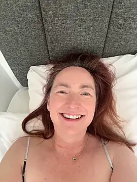 LouiseTswing online show from 06-11-26, 03:31