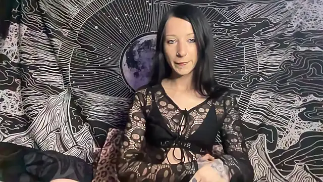 MissMidnightUK online show from 11-13-25, 11:30