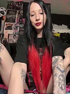 Snapshot of MissMidnightUK chatting on 05-12-26, 11:44 MissMidnightUK online show from 05-12-26, 11:44