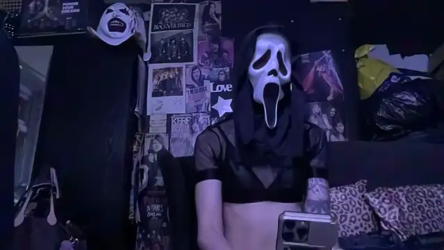 MissMidnightUK online show from 10-31-25, 12:18