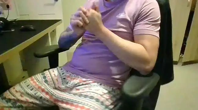 Snapshot of realityyshowww chatting on 12-30-24, 05:55 realityyshowww online show from 12-30-24, 05:55