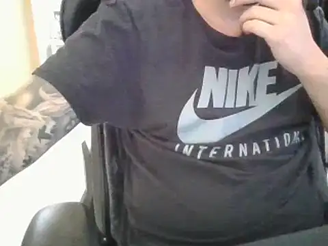 Snapshot of realityyshowww chatting on 09-17-25, 02:30 realityyshowww online show from 09-17-25, 02:30