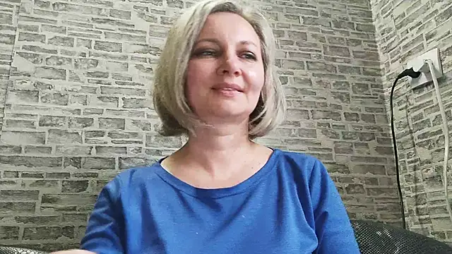 Snapshot of EdithManning chatting on 03-11-25, 12:17 EdithManning online show from 03-11-25, 12:17