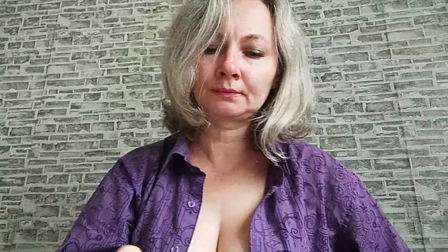Snapshot of EdithManning chatting on 09-29-25, 06:31 EdithManning online show from 09-29-25, 06:31