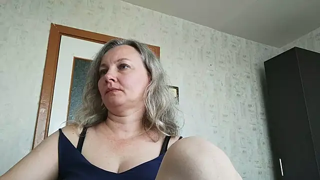 Snapshot of EdithManning chatting on 07-18-26, 06:11 EdithManning online show from 07-18-26, 06:11
