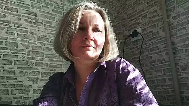 Snapshot of EdithManning chatting on 02-13-25, 08:06 EdithManning online show from 02-13-25, 08:06