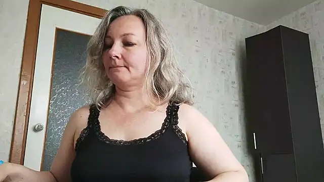 Snapshot of EdithManning chatting on 07-19-26, 06:22 EdithManning online show from 07-19-26, 06:22