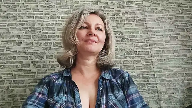 Snapshot of EdithManning chatting on 09-10-25, 05:06 EdithManning online show from 09-10-25, 05:06