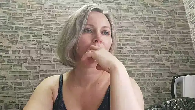 Snapshot of EdithManning chatting on 03-18-25, 12:39 EdithManning online show from 03-18-25, 12:39