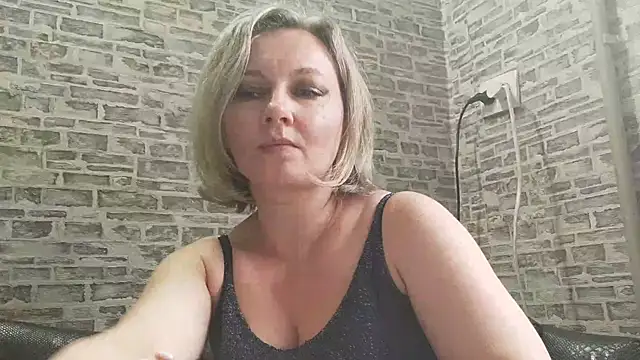 Snapshot of EdithManning chatting on 03-14-25, 12:07 EdithManning online show from 03-14-25, 12:07