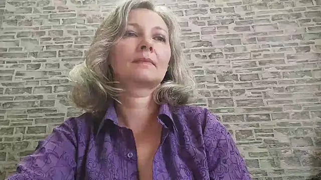 Snapshot of EdithManning chatting on 09-23-25, 05:36 EdithManning online show from 09-23-25, 05:36