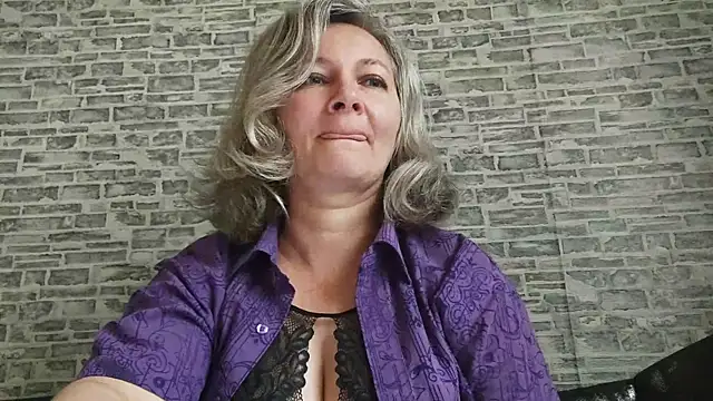 Snapshot of EdithManning chatting on 09-22-25, 05:46 EdithManning online show from 09-22-25, 05:46