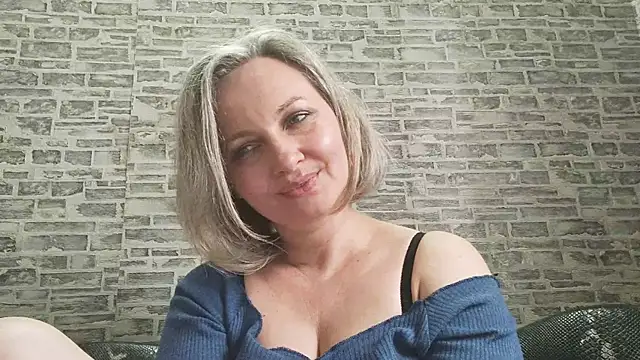 Snapshot of EdithManning chatting on 03-10-25, 12:17 EdithManning online show from 03-10-25, 12:17