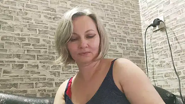 Snapshot of EdithManning chatting on 02-15-25, 01:49 EdithManning online show from 02-15-25, 01:49