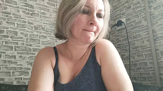 Snapshot of EdithManning chatting on 02-23-25, 06:49 EdithManning online show from 02-23-25, 06:49