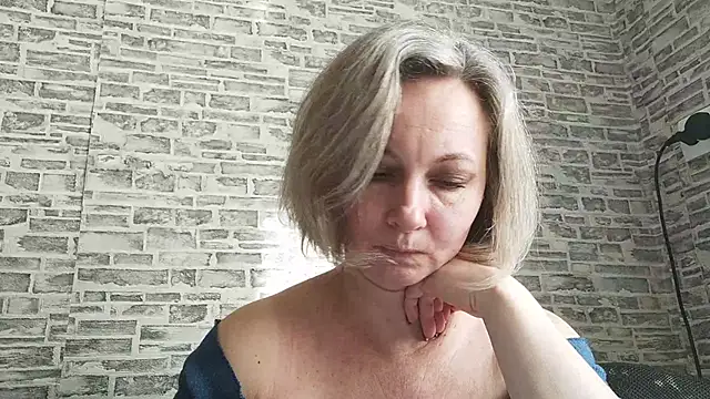 Snapshot of EdithManning chatting on 02-17-25, 09:24 EdithManning online show from 02-17-25, 09:24