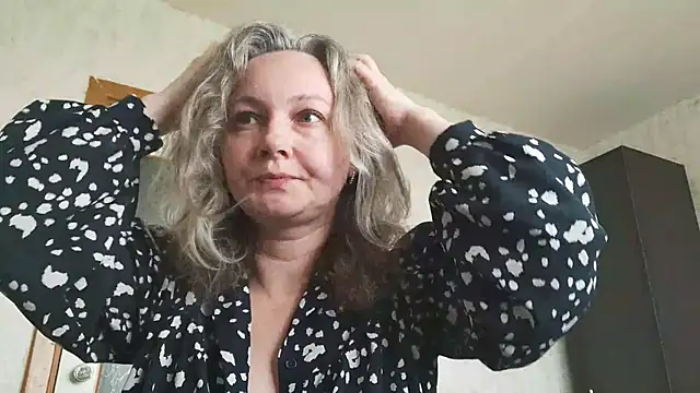 EdithManning online show from 05-08-26, 06:17