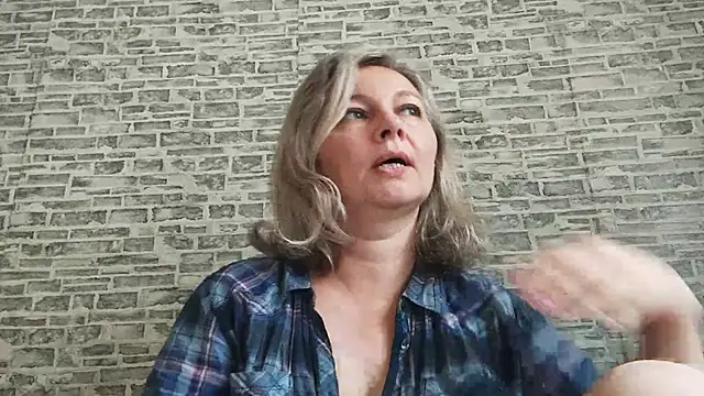 Snapshot of EdithManning chatting on 09-11-25, 05:07 EdithManning online show from 09-11-25, 05:07