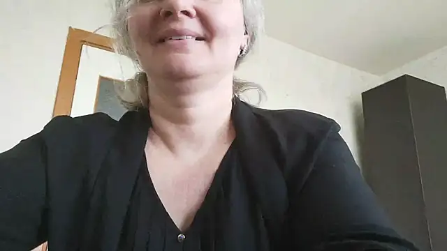 EdithManning online show from 05-16-26, 10:36