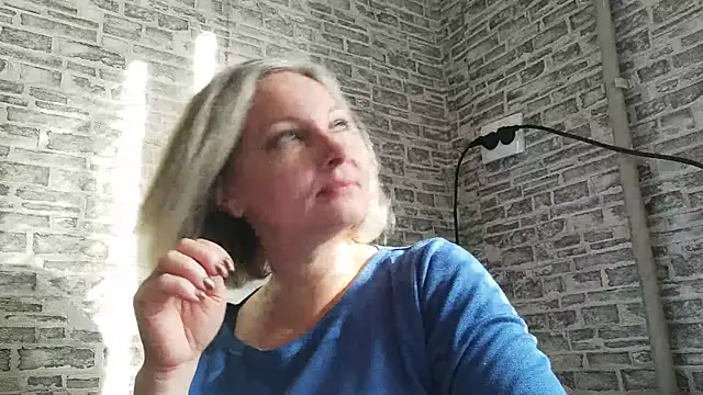 Snapshot of EdithManning chatting on 02-11-25, 09:20 EdithManning online show from 02-11-25, 09:20