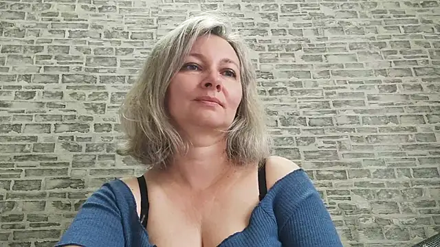 Snapshot of EdithManning chatting on 09-18-25, 05:10 EdithManning online show from 09-18-25, 05:10