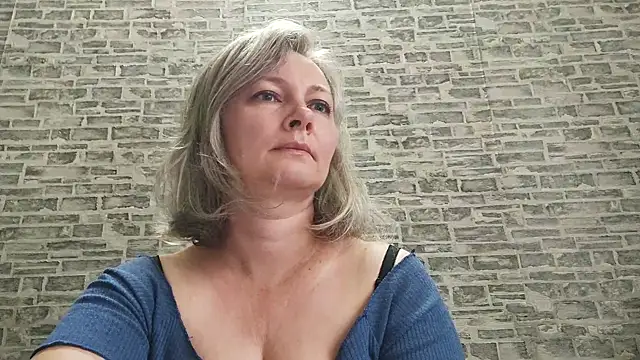 Snapshot of EdithManning chatting on 09-19-25, 05:11 EdithManning online show from 09-19-25, 05:11