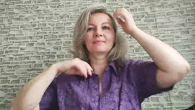 Snapshot of EdithManning chatting on 09-26-25, 05:25 EdithManning online show from 09-26-25, 05:25