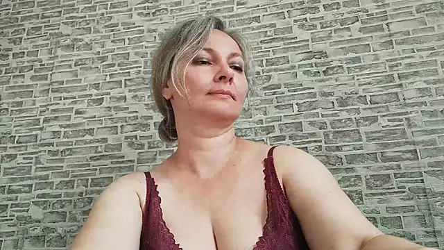 Snapshot of EdithManning chatting on 09-09-25, 06:01 EdithManning online show from 09-09-25, 06:01