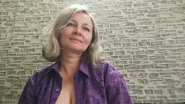 Snapshot of EdithManning chatting on 10-08-25, 05:20 EdithManning online show from 10-08-25, 05:20