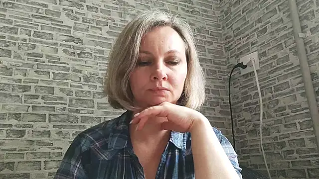Snapshot of EdithManning chatting on 03-21-25, 08:06 EdithManning online show from 03-21-25, 08:06