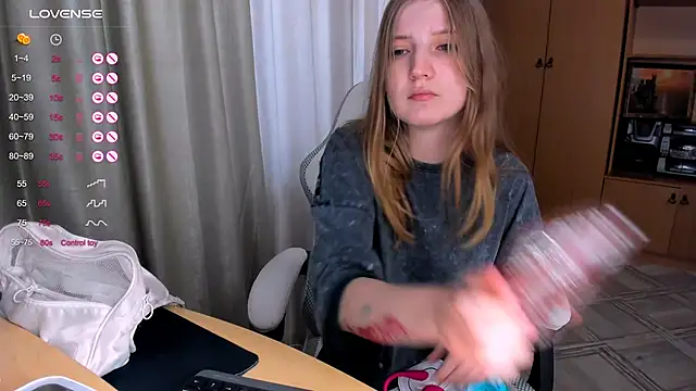 Snapshot of princessaalicc chatting on 10-11-25, 07:42 princessaalicc online show from 10-11-25, 07:42