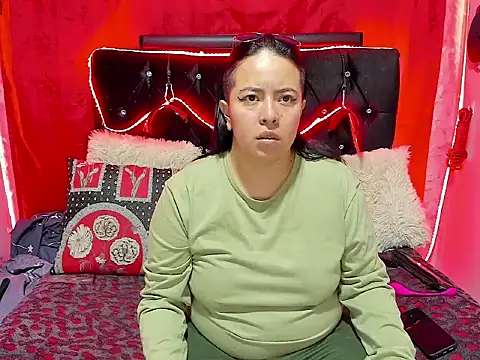 katieeandsharonn online show from 11-08-25, 01:36