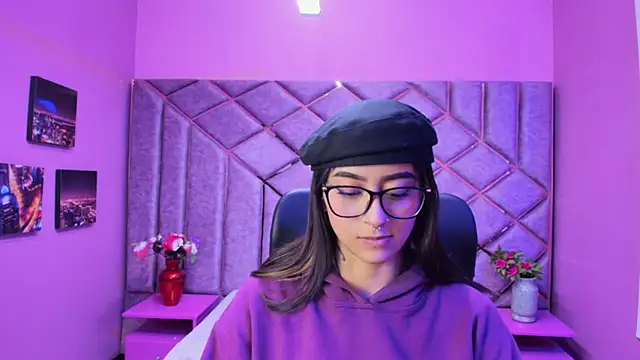 Miaa Thopmson online show from 11-29-25, 12:11