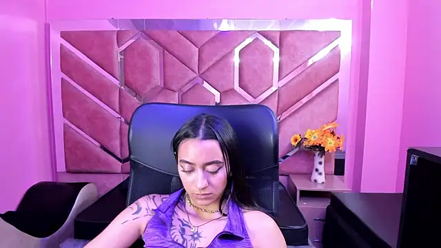 Snapshot of Miaa_Thopmson chatting on 09-11-25, 10:32 Miaa Thopmson online show from 09-11-25, 10:32