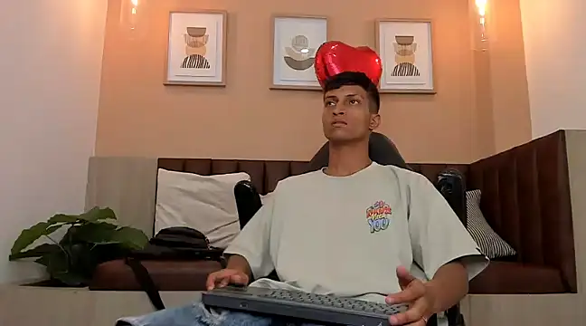 wolf james123 online show from 02-08-25, 07:27