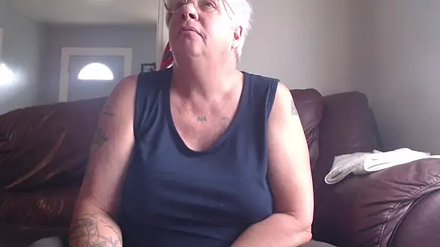 canadiancougar1965 online show from 10-23-25, 02:27